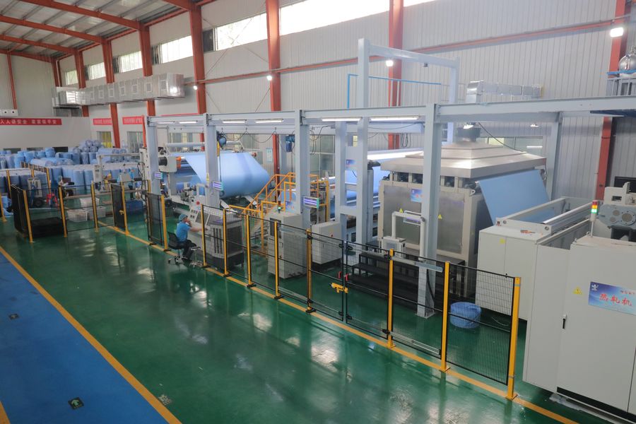 Xinyang Yihe Non-Woven Co., Ltd. üretici üretim hattı